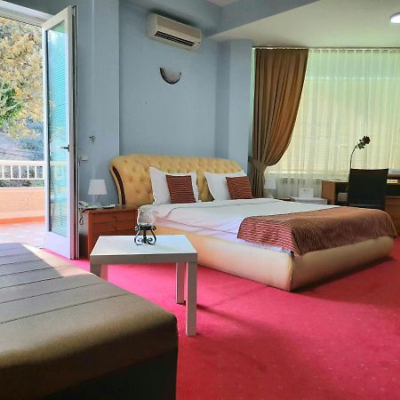 Hotel Aristocrat & Fish Restaurant Skopje Luaran gambar