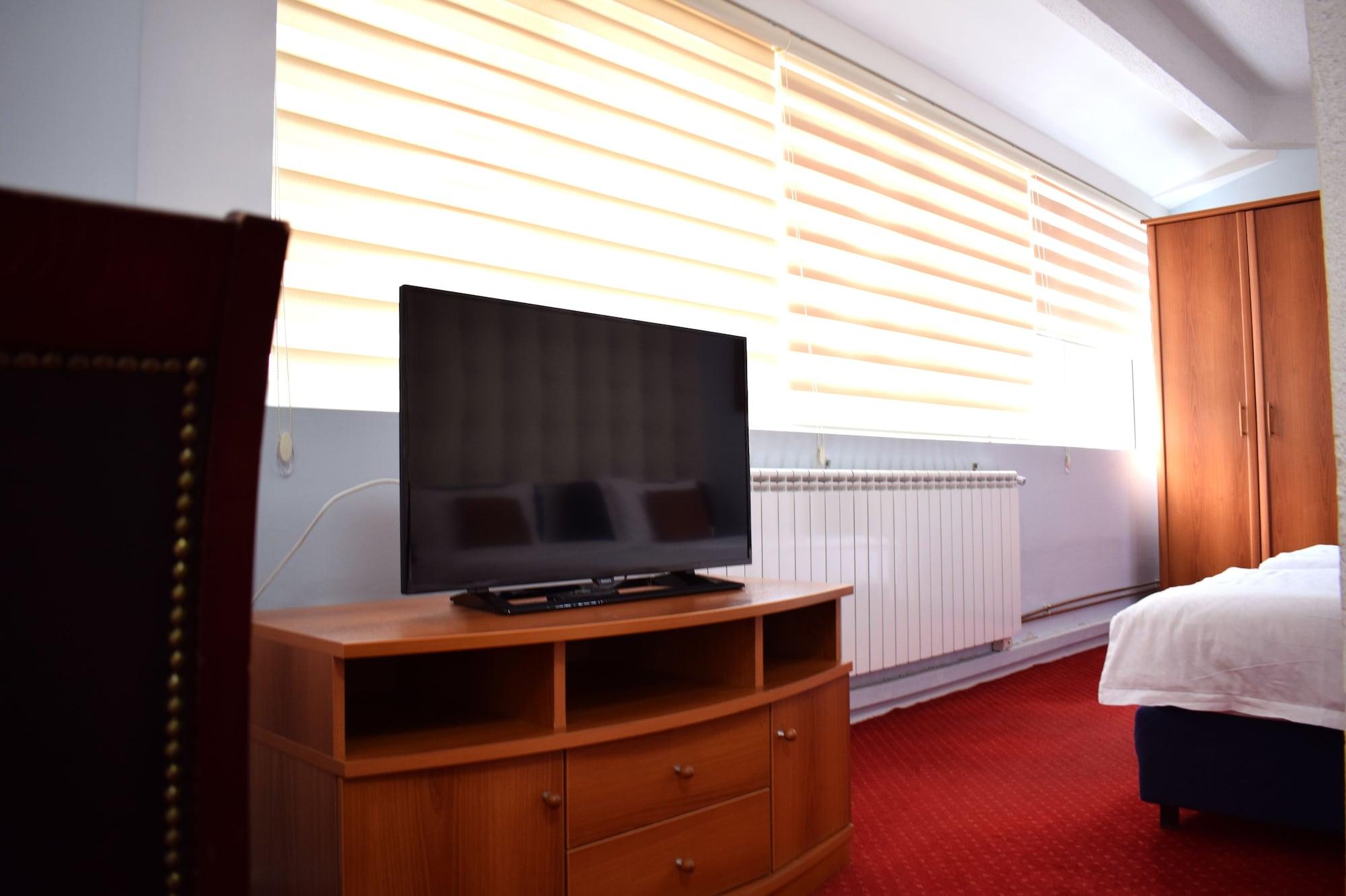 Hotel Aristocrat & Fish Restaurant Skopje Luaran gambar