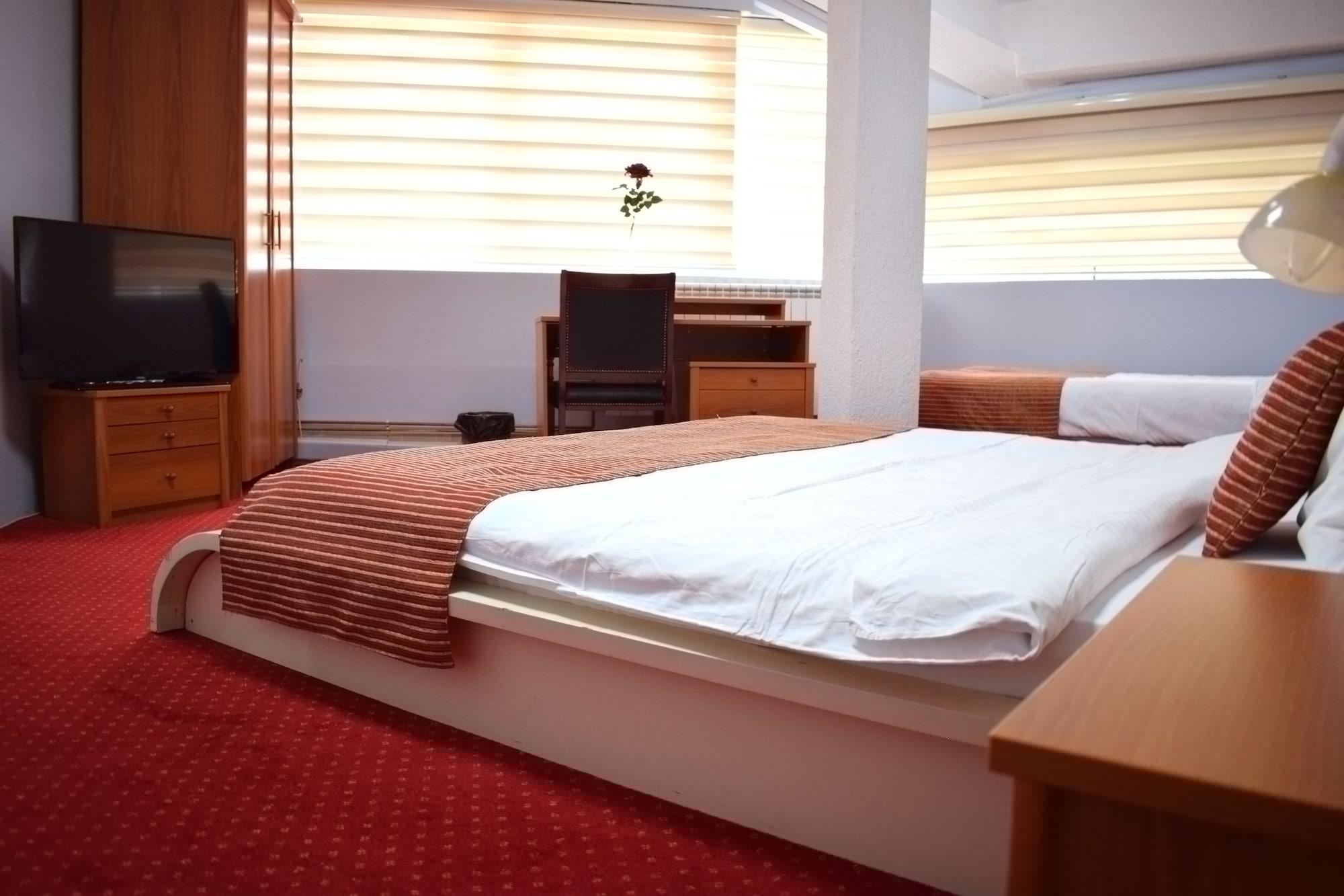 Hotel Aristocrat & Fish Restaurant Skopje Luaran gambar