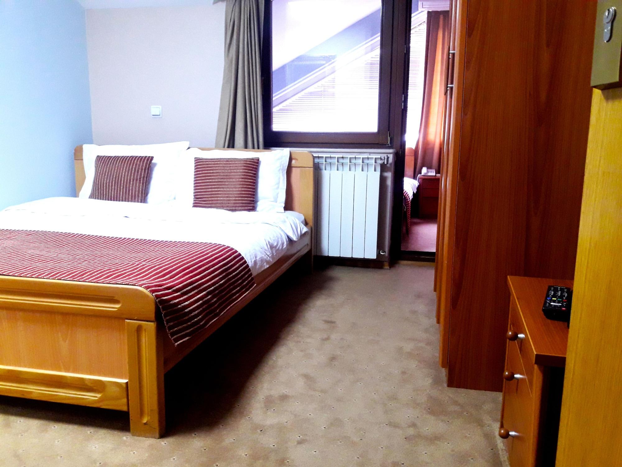 Hotel Aristocrat & Fish Restaurant Skopje Luaran gambar