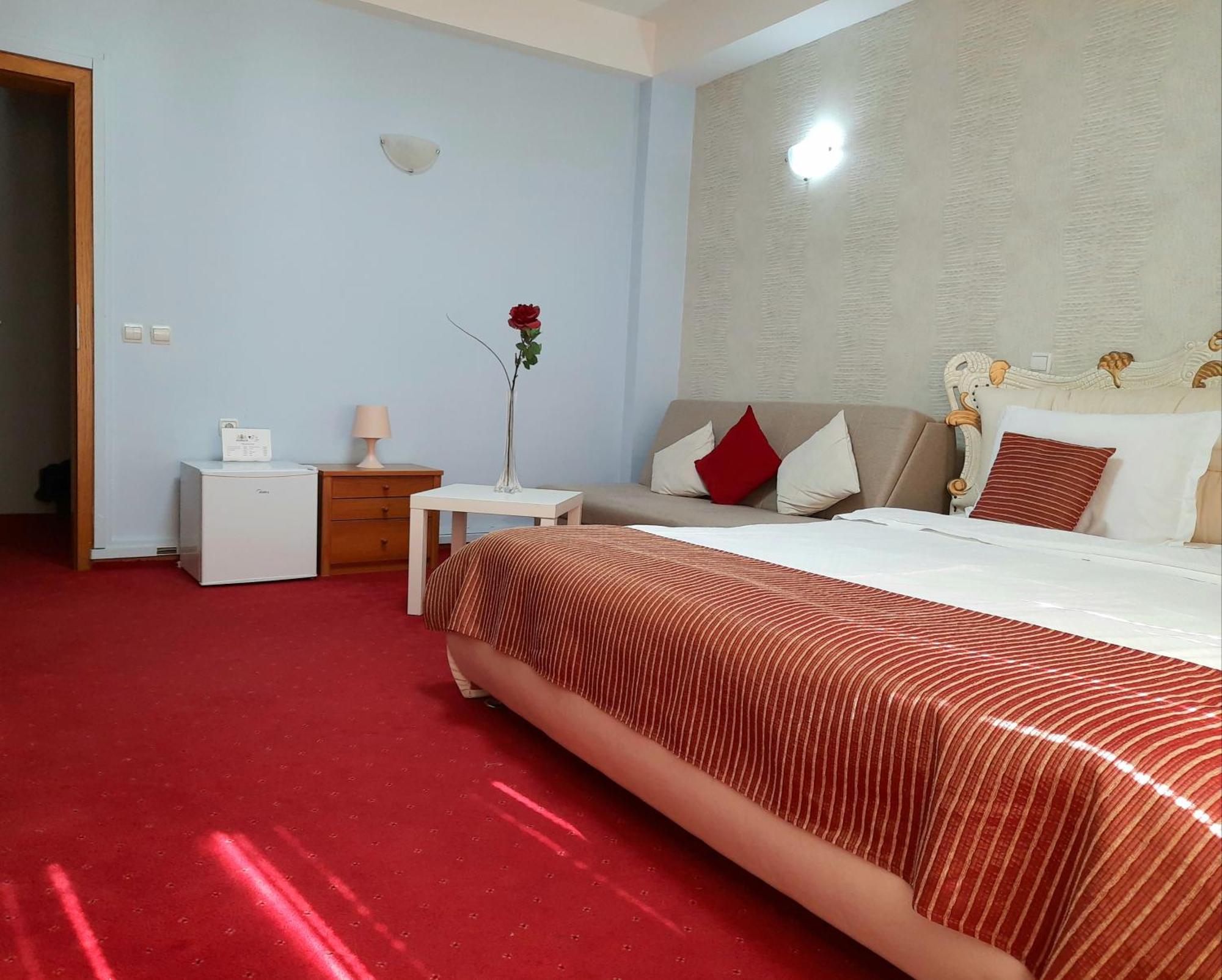 Hotel Aristocrat & Fish Restaurant Skopje Bilik gambar