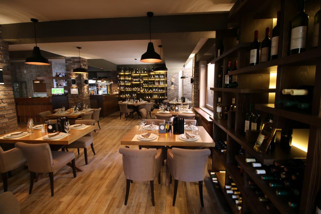Hotel Aristocrat & Fish Restaurant Skopje Luaran gambar