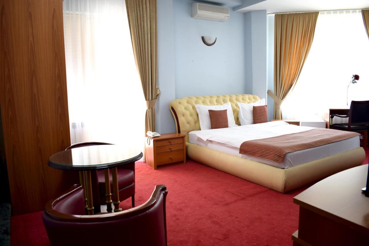 Hotel Aristocrat & Fish Restaurant Skopje Luaran gambar