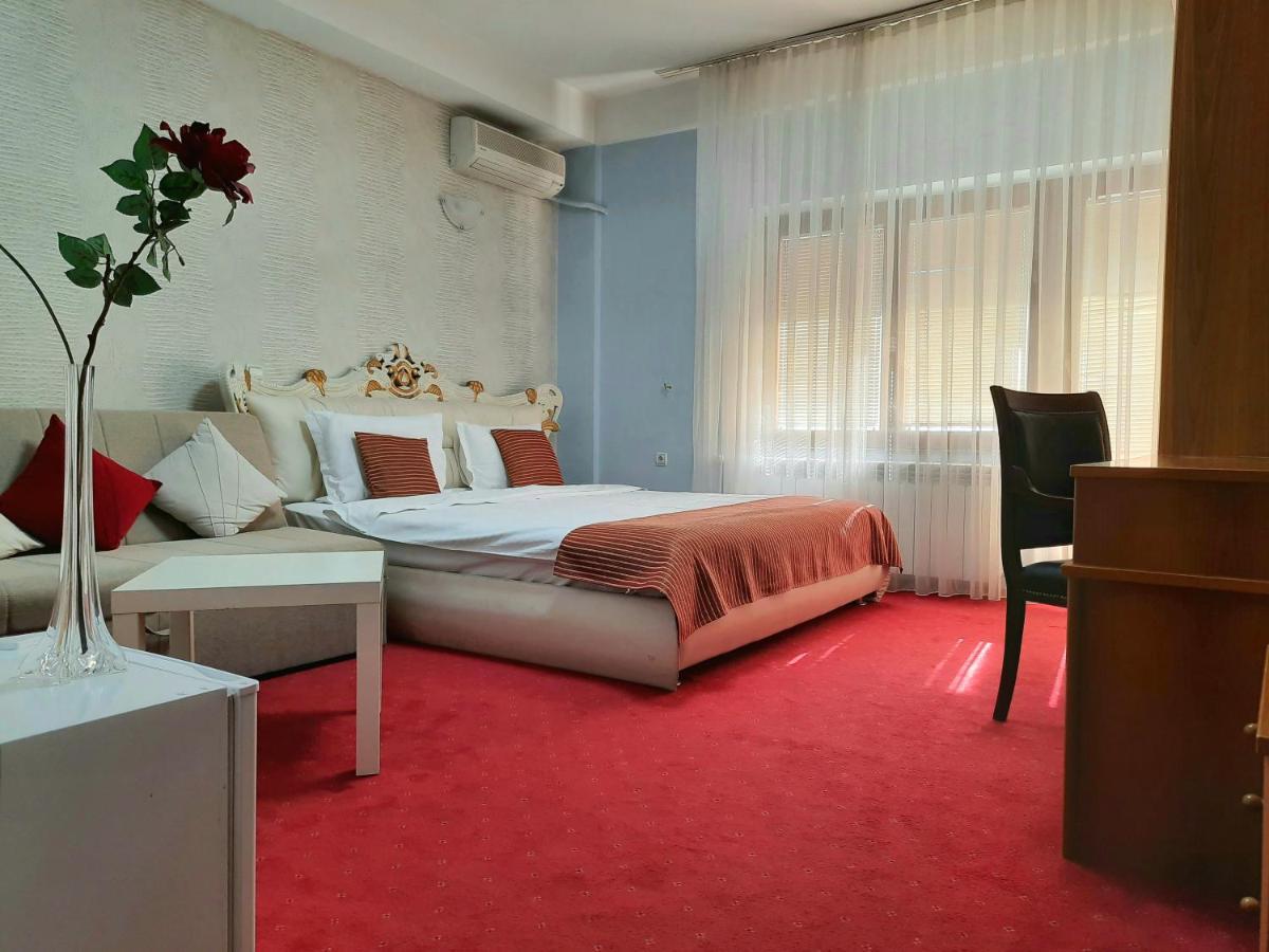 Hotel Aristocrat & Fish Restaurant Skopje Luaran gambar
