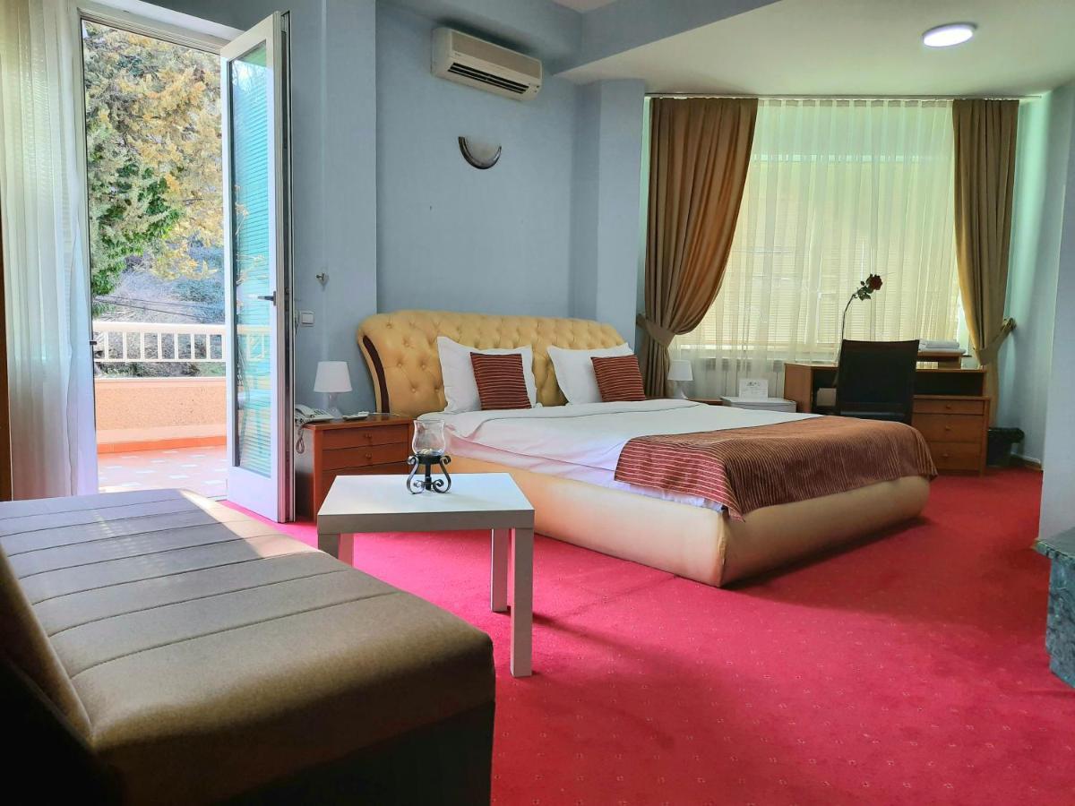 Hotel Aristocrat & Fish Restaurant Skopje Luaran gambar