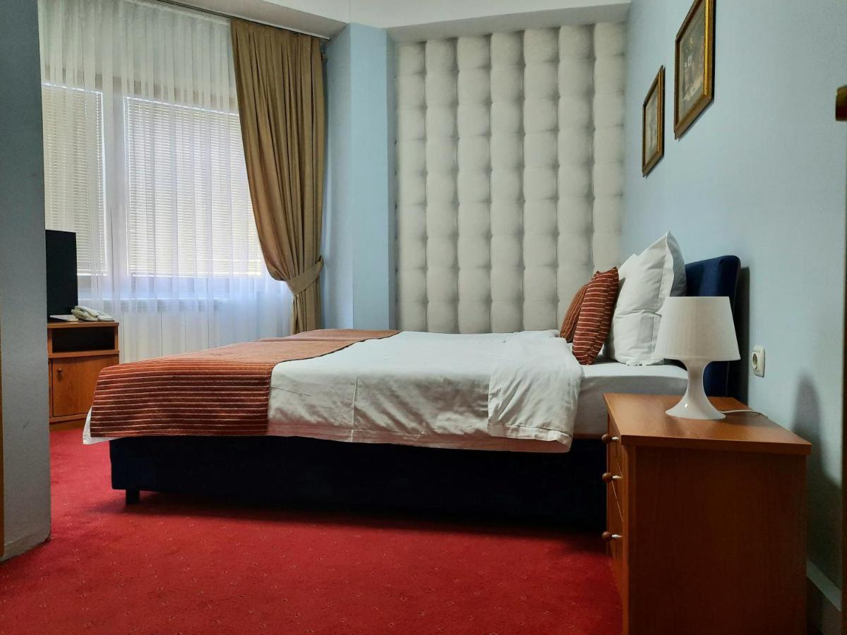Hotel Aristocrat & Fish Restaurant Skopje Luaran gambar