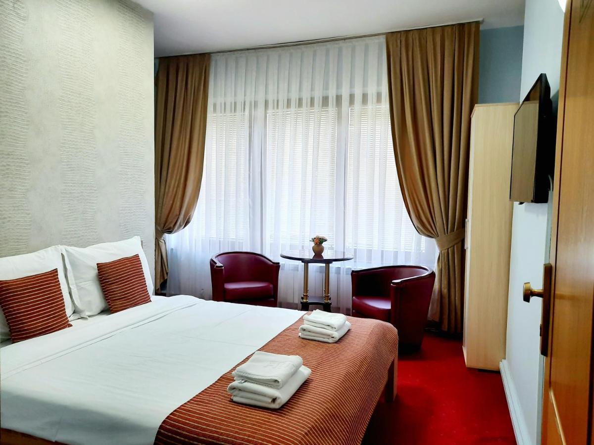 Hotel Aristocrat & Fish Restaurant Skopje Luaran gambar